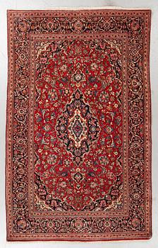 A carpet, semi-antique, Kashan, ca 216 x 136 cm.