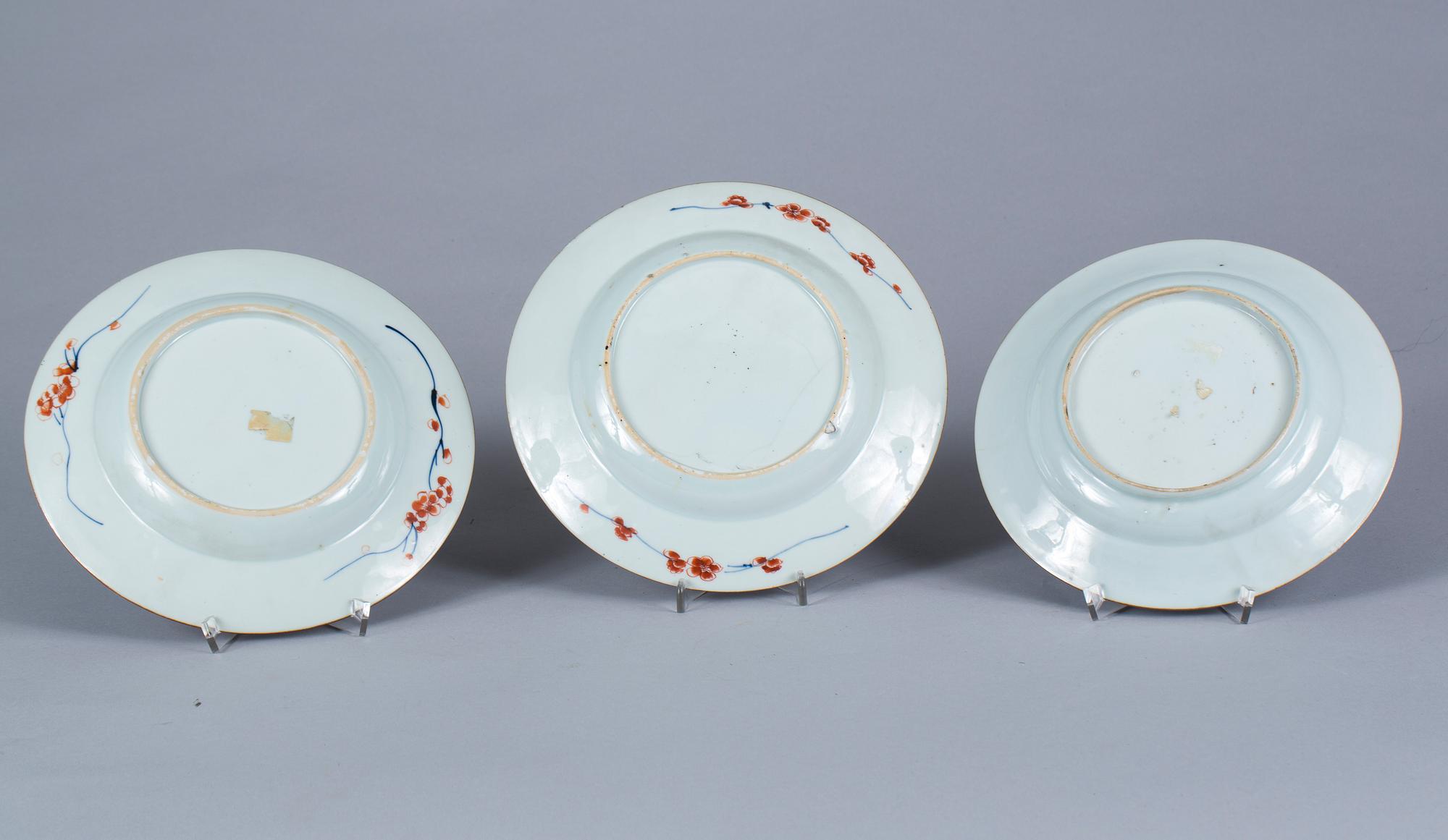 TALLRIKAR, 2+1, porslin, Kina, Qianlong(1736-1795).