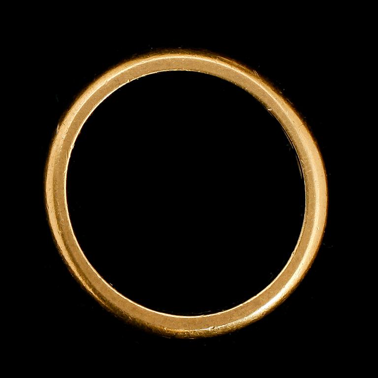 RING, 23 k guld, Finland. Vikt ca 6 gram.