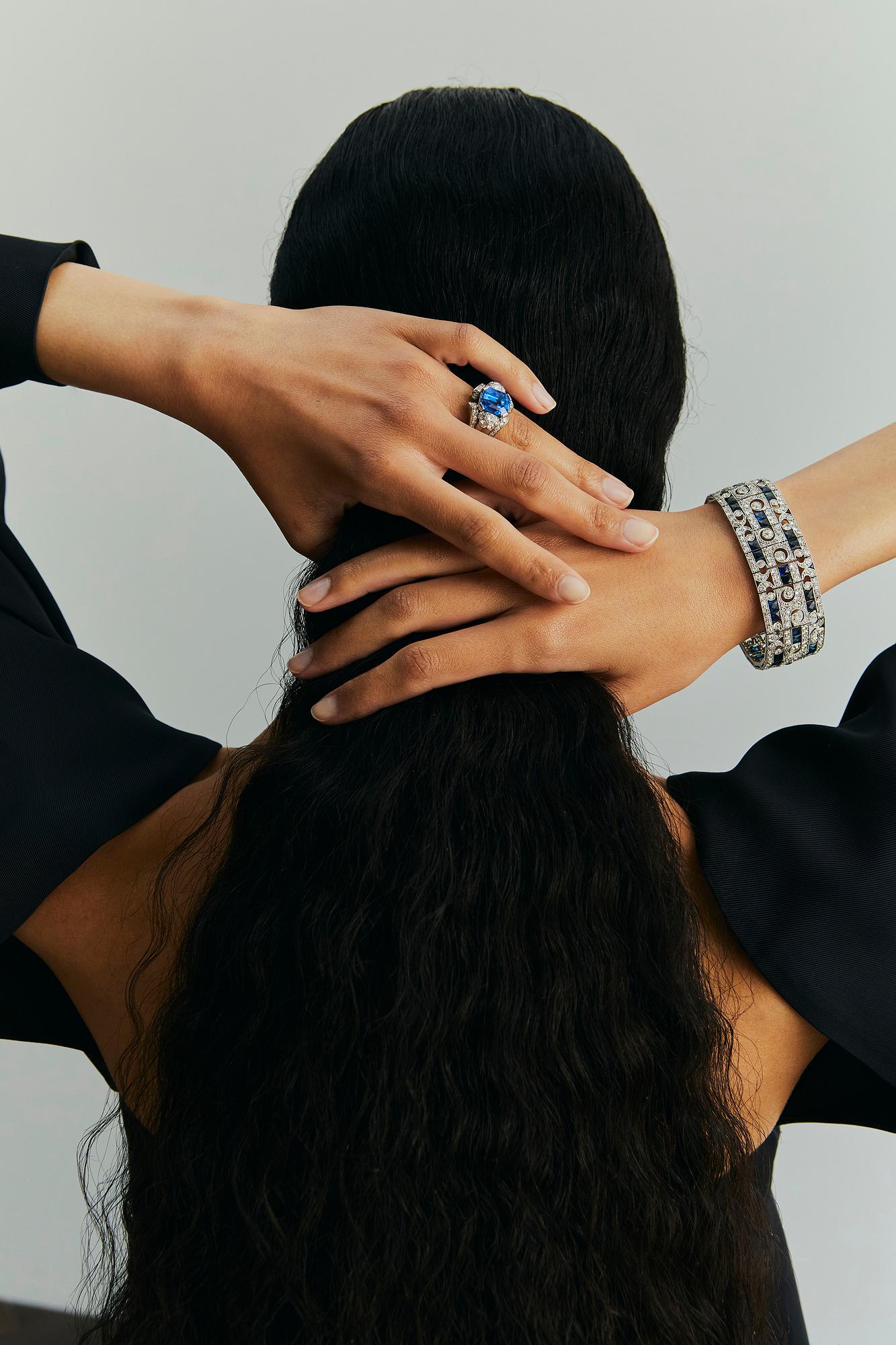 Armband platina med gammalslipade diamanter och trappslipade safirer.