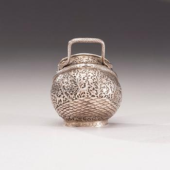 SOCKERSKÅL, silver, troligen Indien, 1900-talets början. Vikt 163,7 g.
