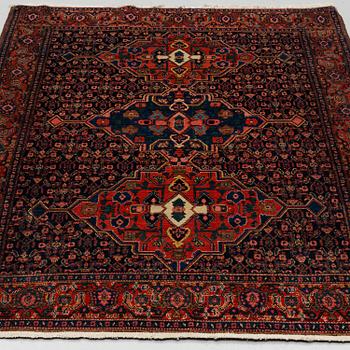 A RUG, a semi-antique/old  Senneh, ca 193,5 x 135,5-140 cm (as well as one end with 2 cm flat weave).