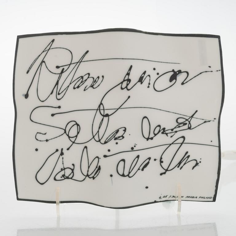 Inkeri Leivo, vägglampa, "Love letter", signerad IL 25/-90/MM Arabia Finland.