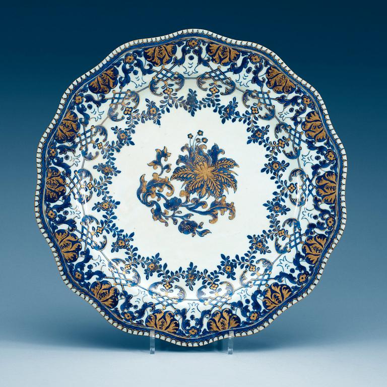 A blue and white dish, Qing dynasty, Qianlong (1736-95).