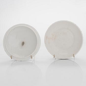 Alf Wallander, a flintware bowl with lid, Rörstrand, early 20th century.