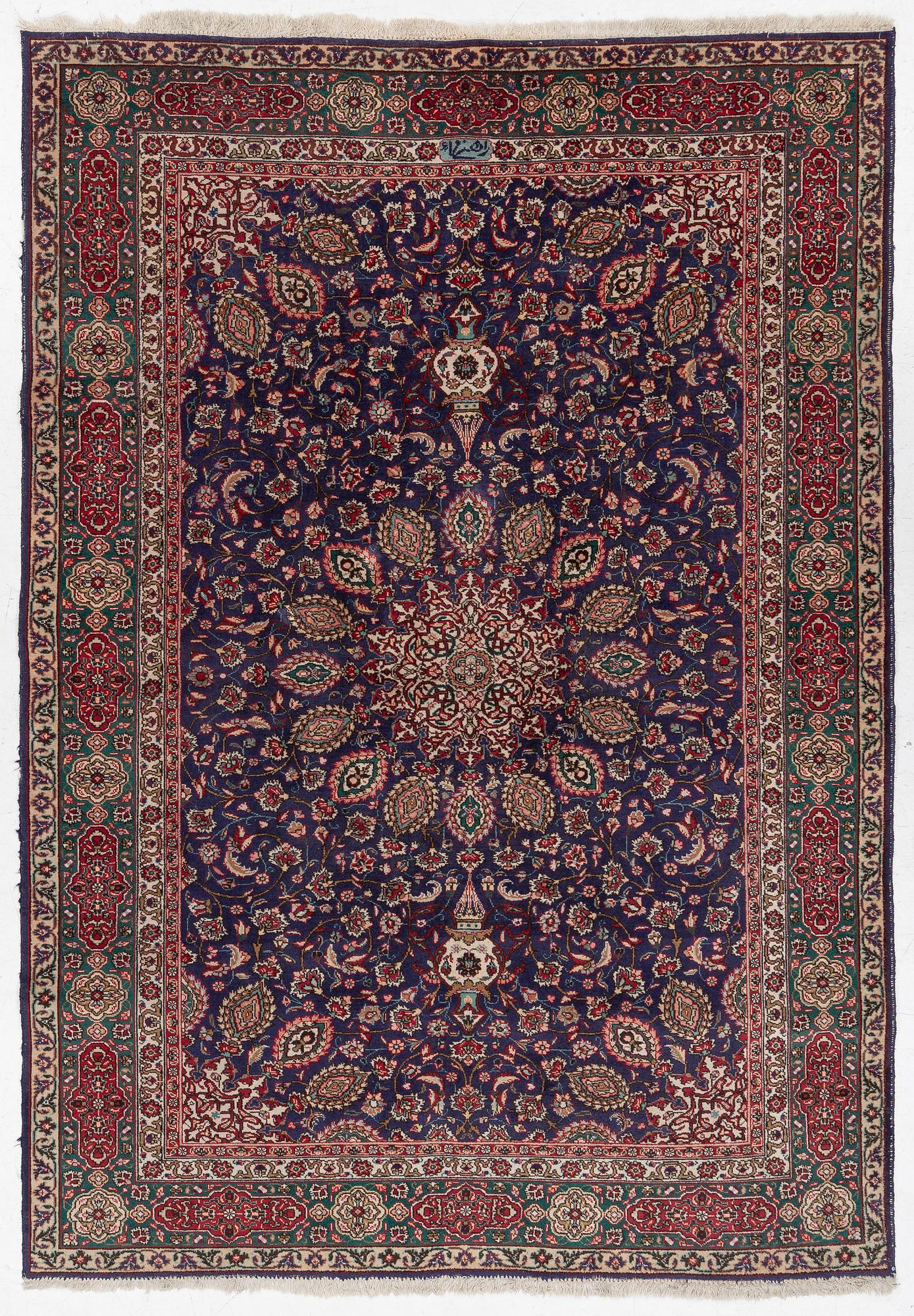 Matta, Old, Täbris, signerad, ca 290 x 206 cm.