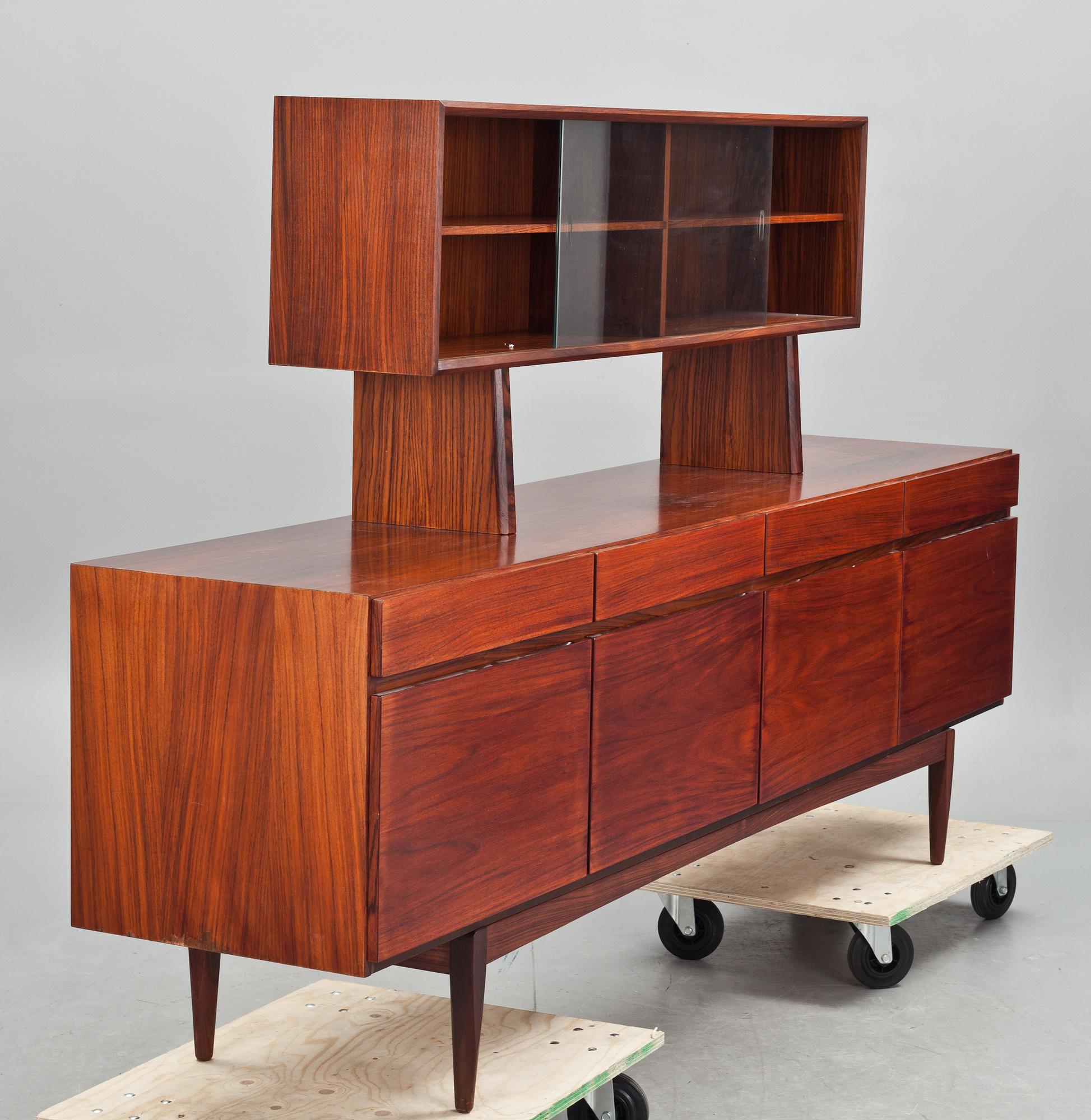 SIDEBOARD, Ib Kofoed Larsen, Faarup Möbelfabrik. Danmark, 1960-tal.