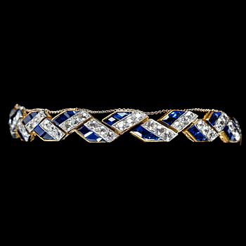 1032. A blue sapphire and old cut diamond bracelelt, tot. app. 4.50 cts.