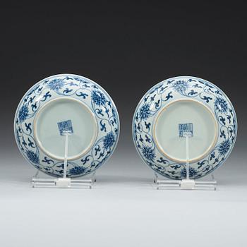 SKÅLFAT, ett par, porslin. Qing dynastin, 1800-tal med Daoguangs sigillmärke och period.