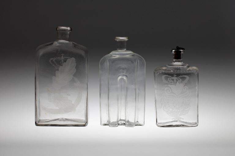 KARAFFER, 3 st, glas, 1800-tal.