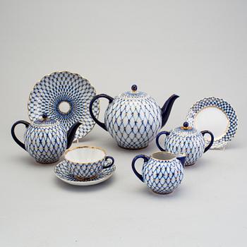 A coffee and teset of 17 pieces in porcelain, "Cobalt net", Lomonsov.