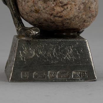 HENRY GUSTAFSSON, skulptur , "Lyftet", tenn och sten, 1989.