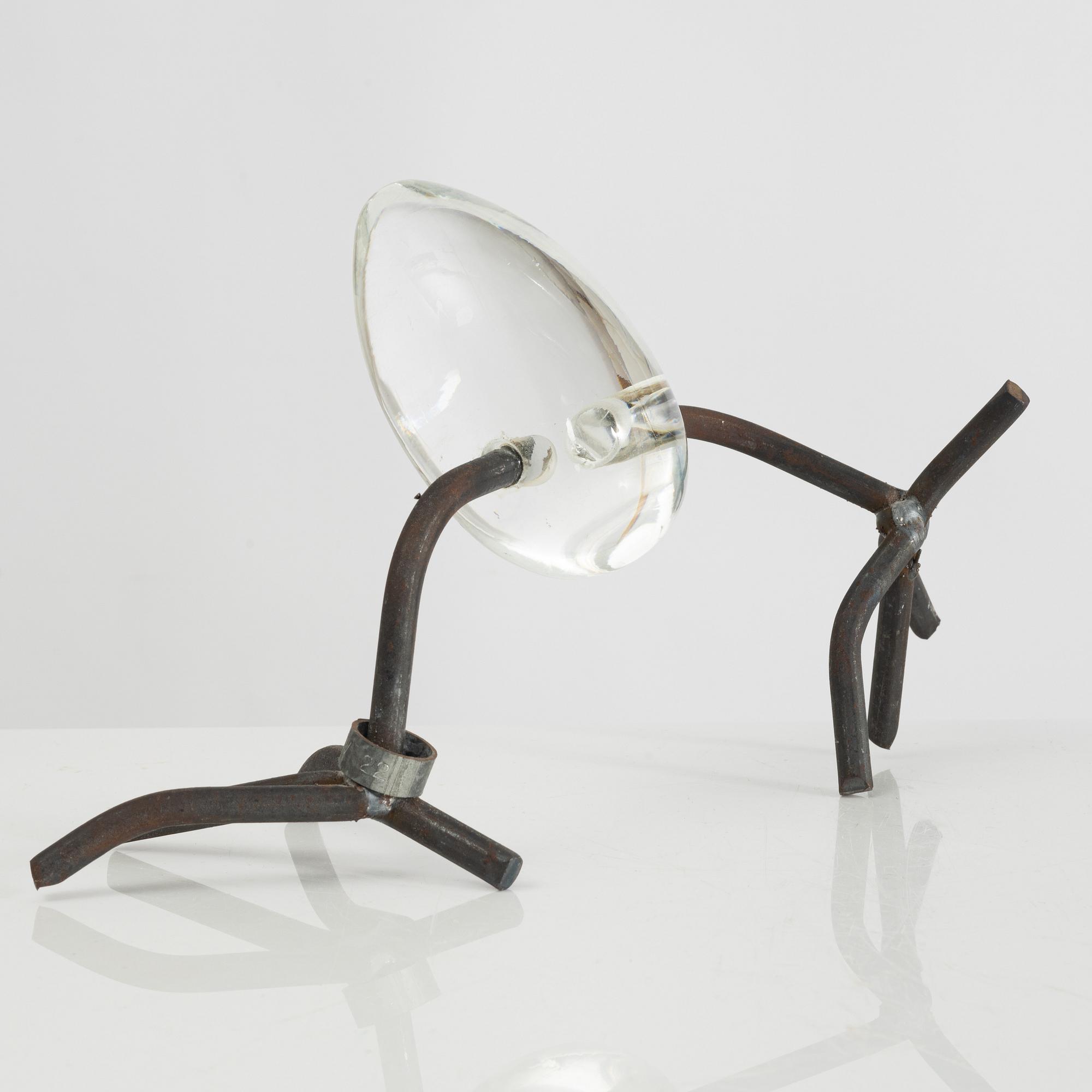 Koen Vanmechelen, "Walking Egg".