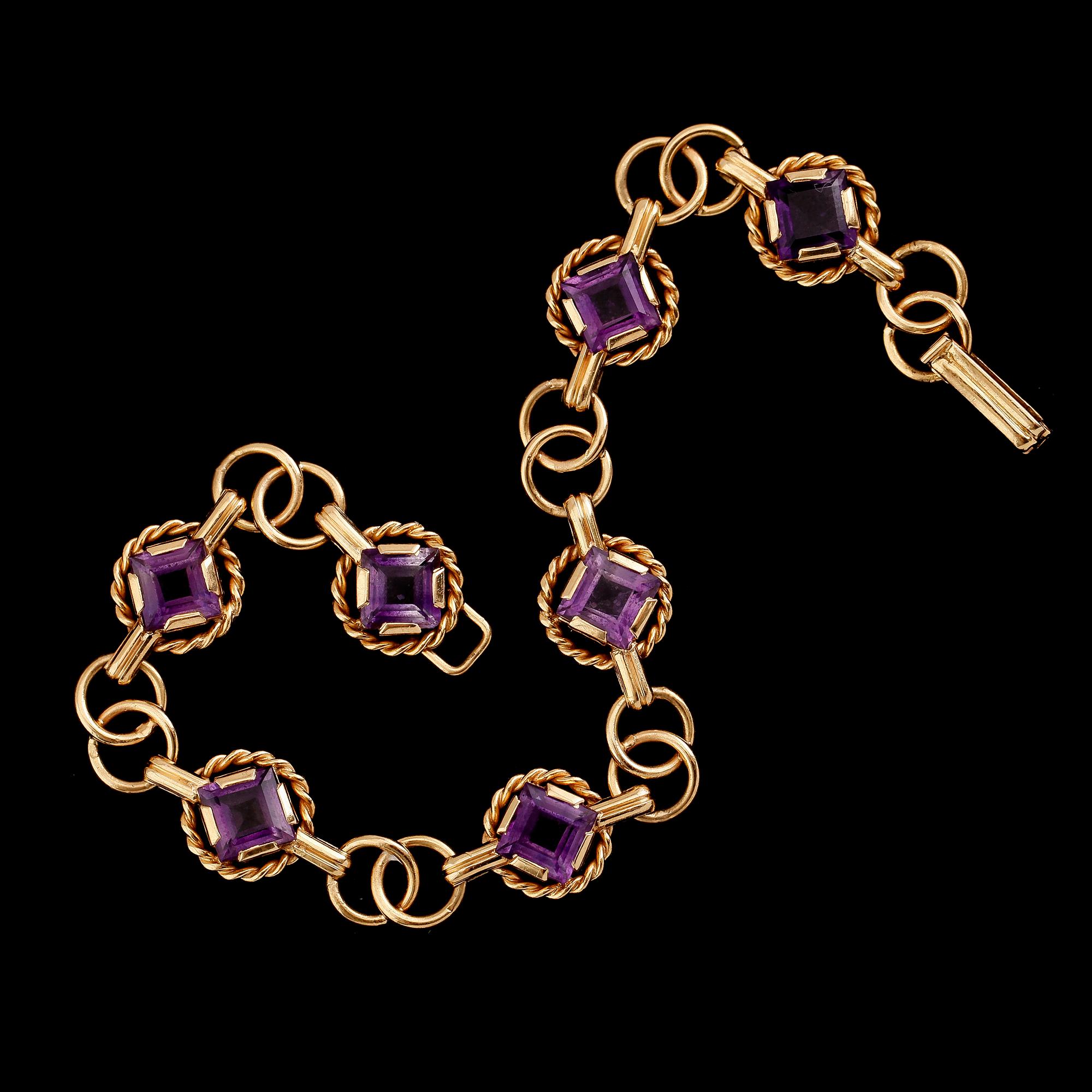 ARMBAND, 18 k guld och sannolikt ametister, 1952. Vikt ca 16 g.
