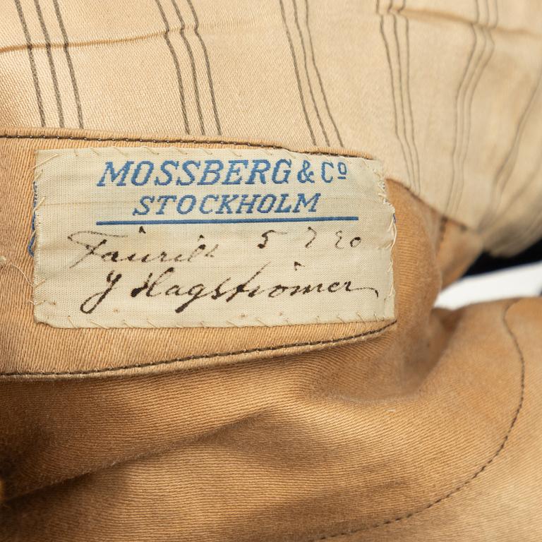 Uniform, m/1886, for officer of the Life Regiment Grenadiers.
