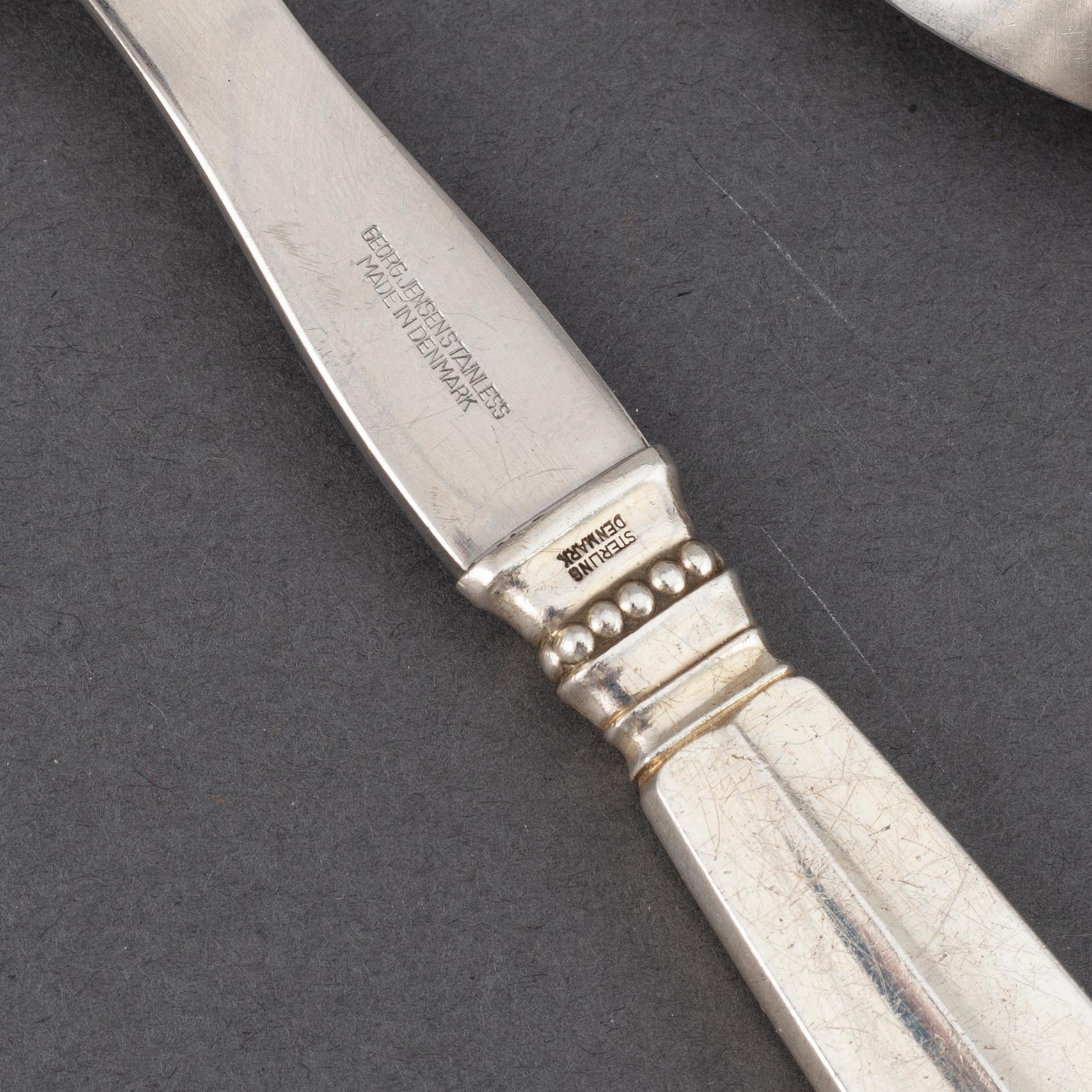 JOHAN ROHDE, a pair of "Dronning/Acanthus" silver sallad cutlery, Georg Jensen, Denmark.