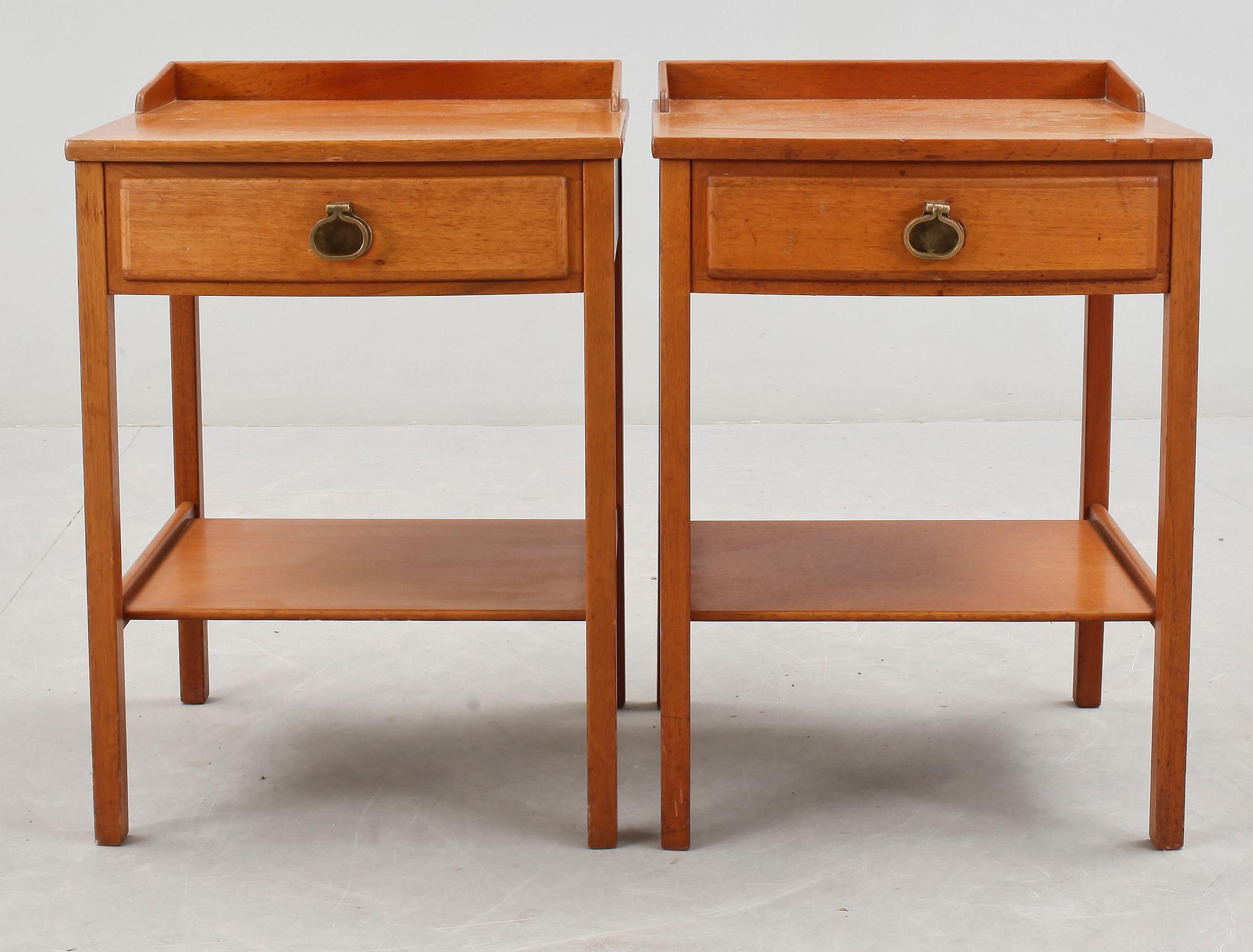 SÄNGBORD, ett par, sannolikt NK's Triva-serie, design Kerstin Hörlin-Holmqvist.
