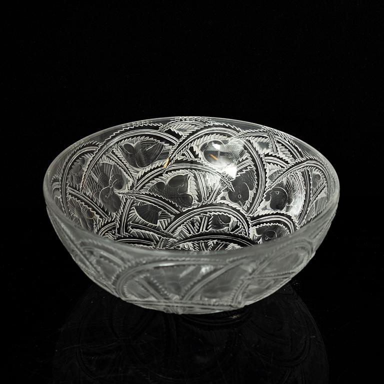 A glass bowl "Pinsons Finches", marked Lalique, France, 1940s.