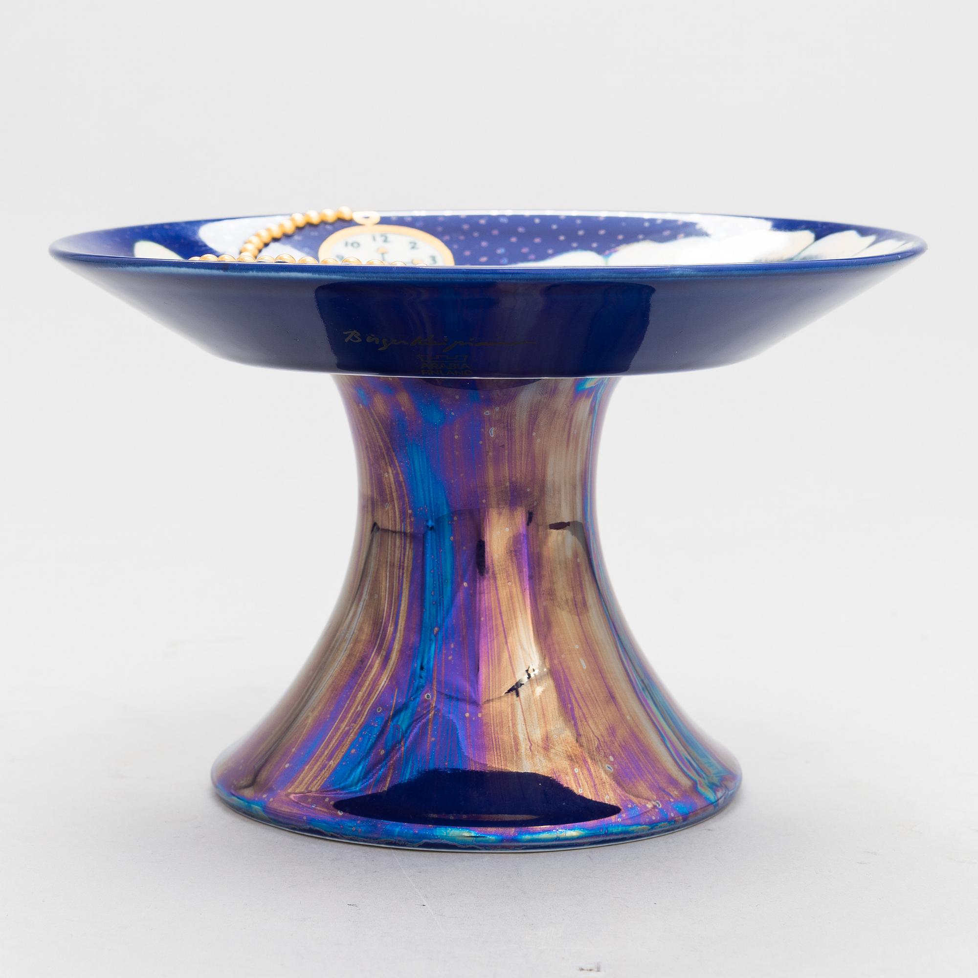 Birger Kaipiainen, A ceramic bowl signed Birger Kaipiainen Arabia Finland.