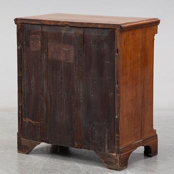 A mahogany chest of drawers, second half of the 19th century.