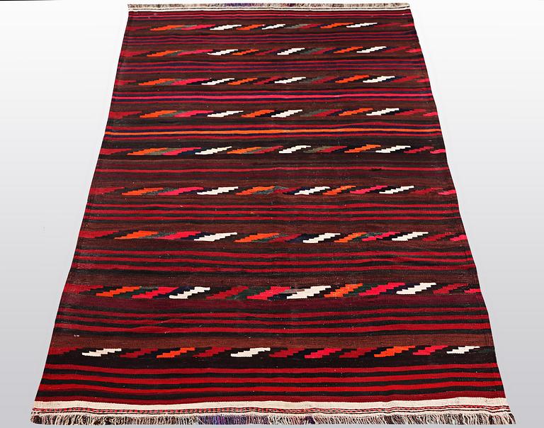 A runner carpet, Kashghai, c. 360 x 138 cm.