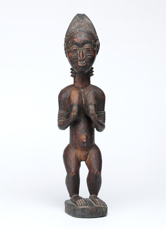 FETISCH. Trä. Baoule-stammen. Côte d'Ivoire (Elfenbenskusten) omkring 1940-1950. Höjd 47,5 cm.