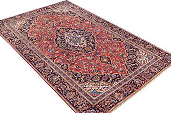 A carpet, Kashan, ca. 280 x 173 cm.