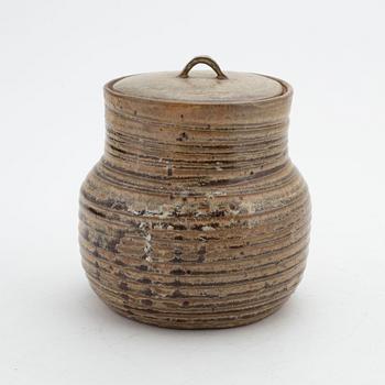Unknown artist, a Japanese stoneware jar with cover, first half of the 20th Century.