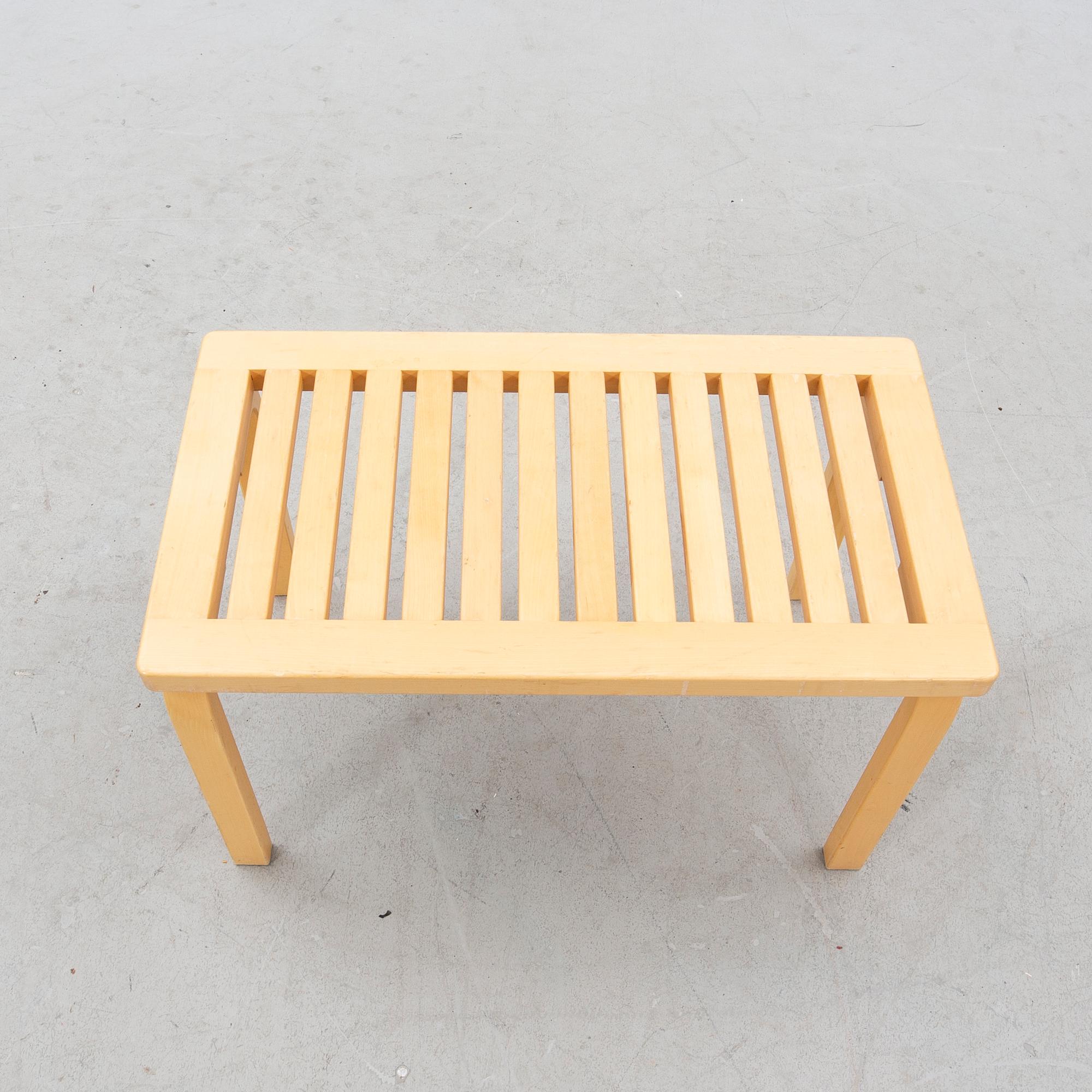 Alvar Aalto, bänk, modell 153B, Artek, Finland.