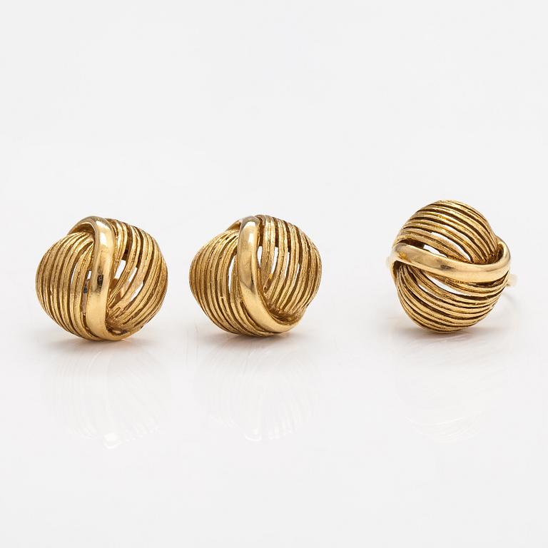 A pair of earrings and a ring made of 14K gold.