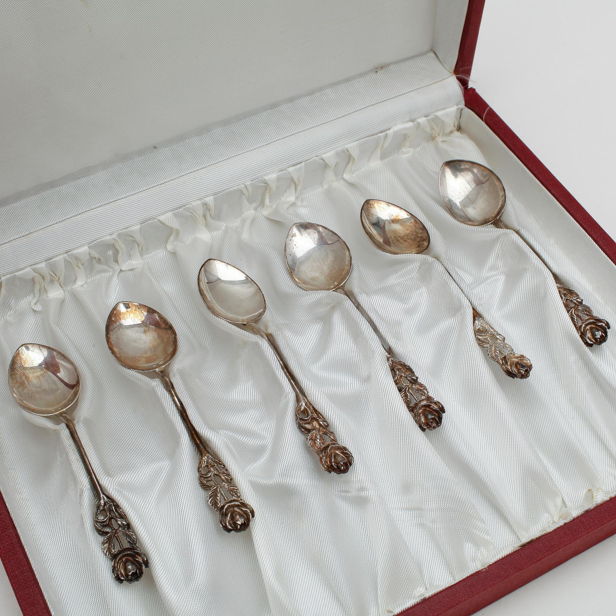 PARTI SILVER, 14 delar, bland annat ett dubbelsaltkar, Berlin 1800-tal. Totalvikt ca 475 gram.