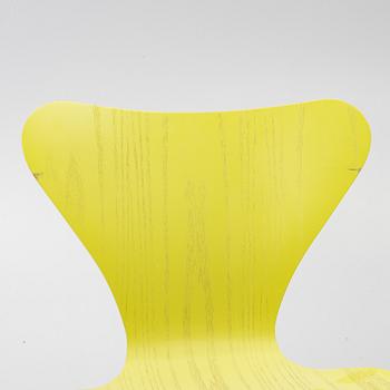 Arne Jacobsen, 8 chairs, “The Series 7”, Fritz Hansen, 2002.