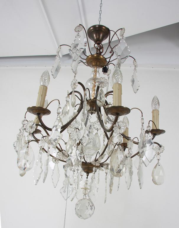 LJUSKRONA, rokokostil. H 80.
Proveniens: Git Gay.