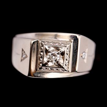 RING, 14 k vitguld med diamanter. Total vikt ca 7,25 gram.
