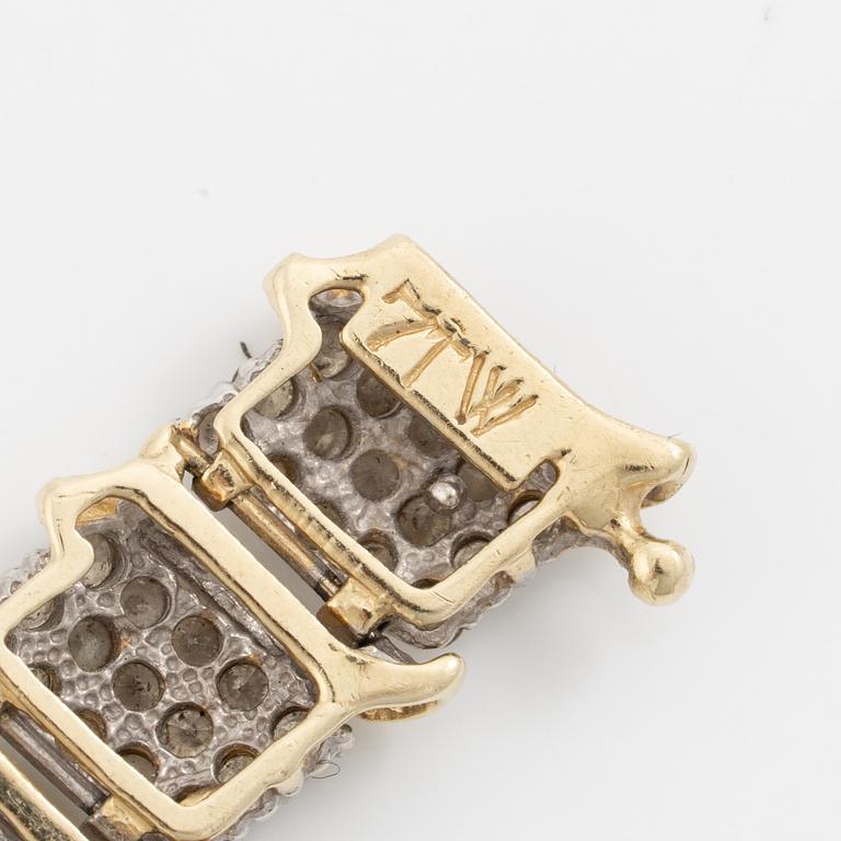 Bracelet 10K gold with brilliant-cut diamonds.