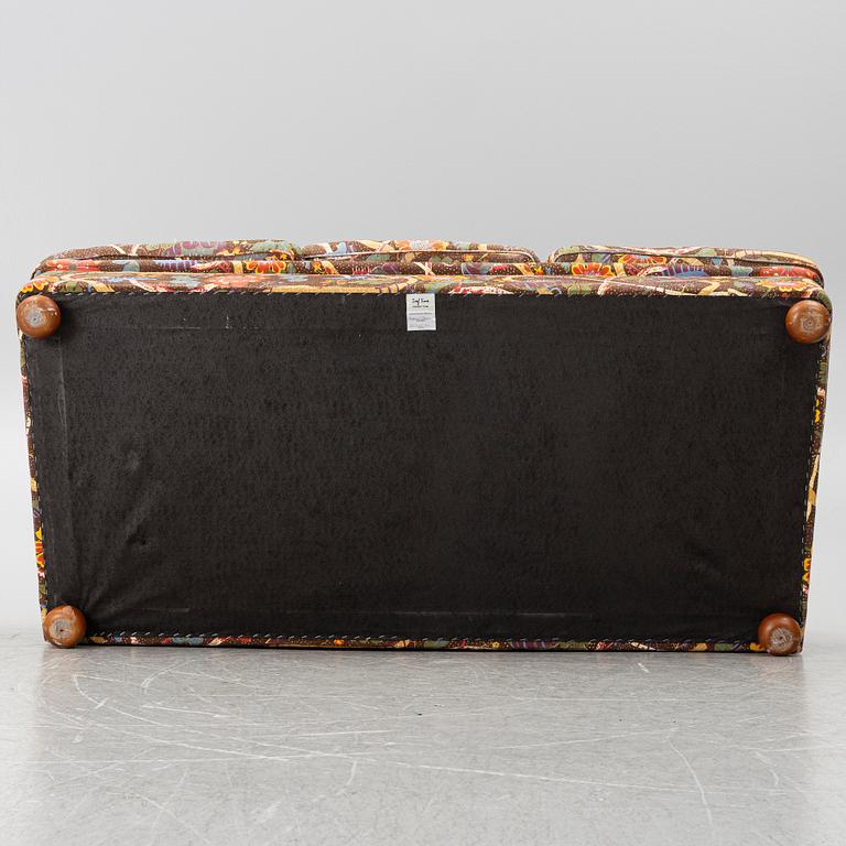 Josef Frank, Soffa, modell 703, Firma Svenskt Tenn.