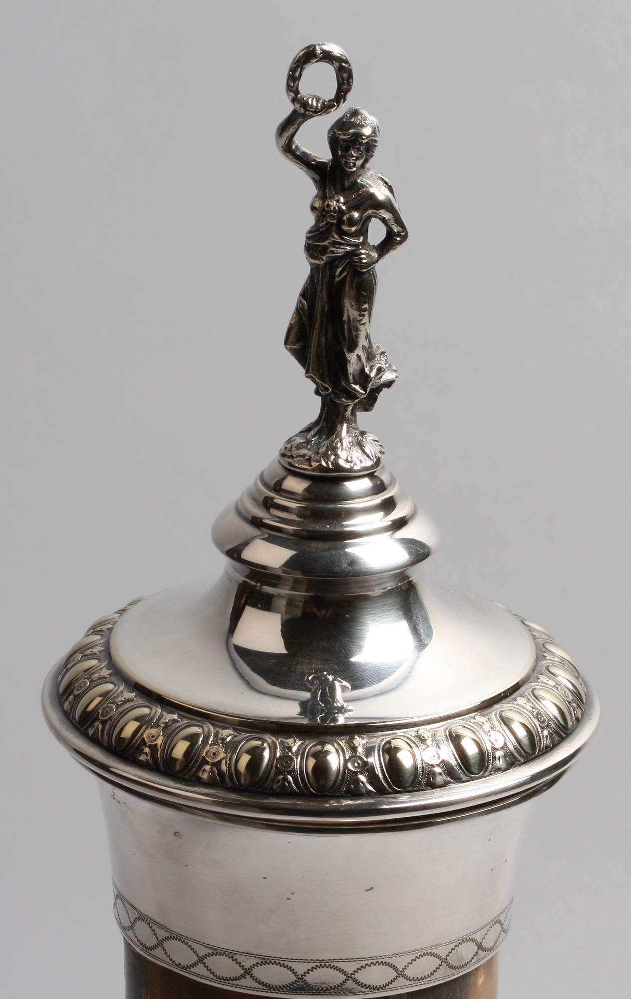 DRYCKEHORN, ett par. Nysilver. CG Hallberg, Stockholm.