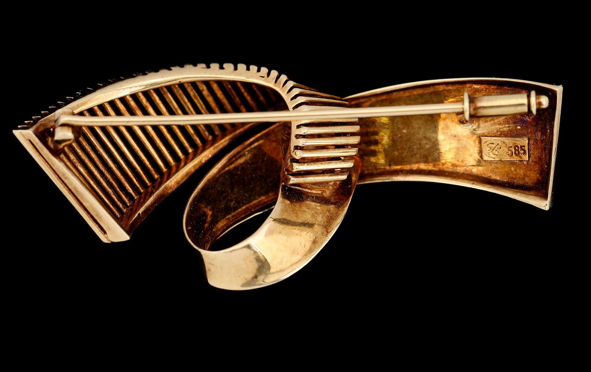 BROSCH, 14K guld. Total vikt ca 9 g.