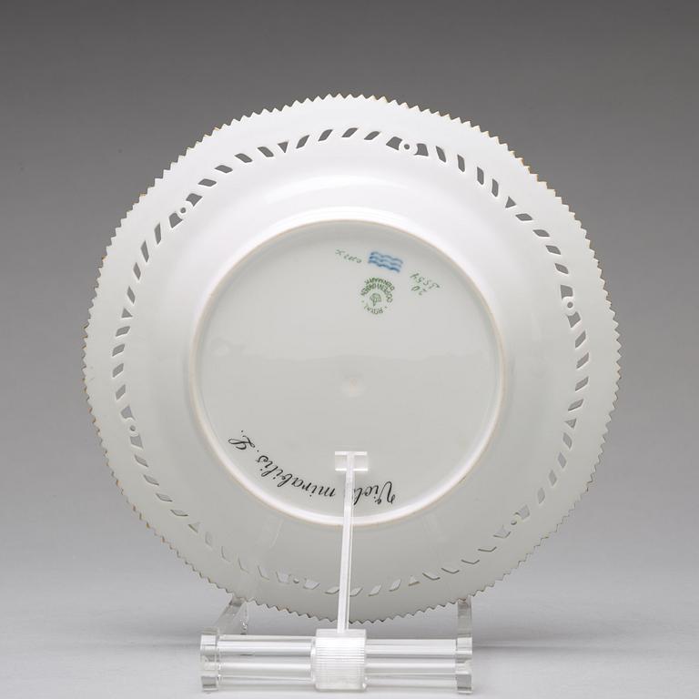 A set of 12 Royal Copenhagen 'Flora Danica' dessert dishes, Denmark, 20th Century.