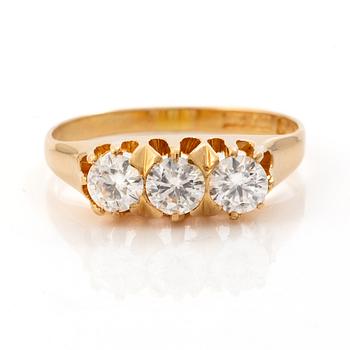 18K gold ring with three brilliant-cut diamonds.