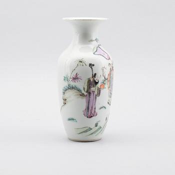 VAS, porslin, Kina, omkring år 1900.