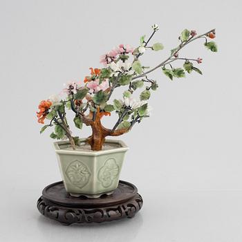 A table decoration, china, late 20th century.