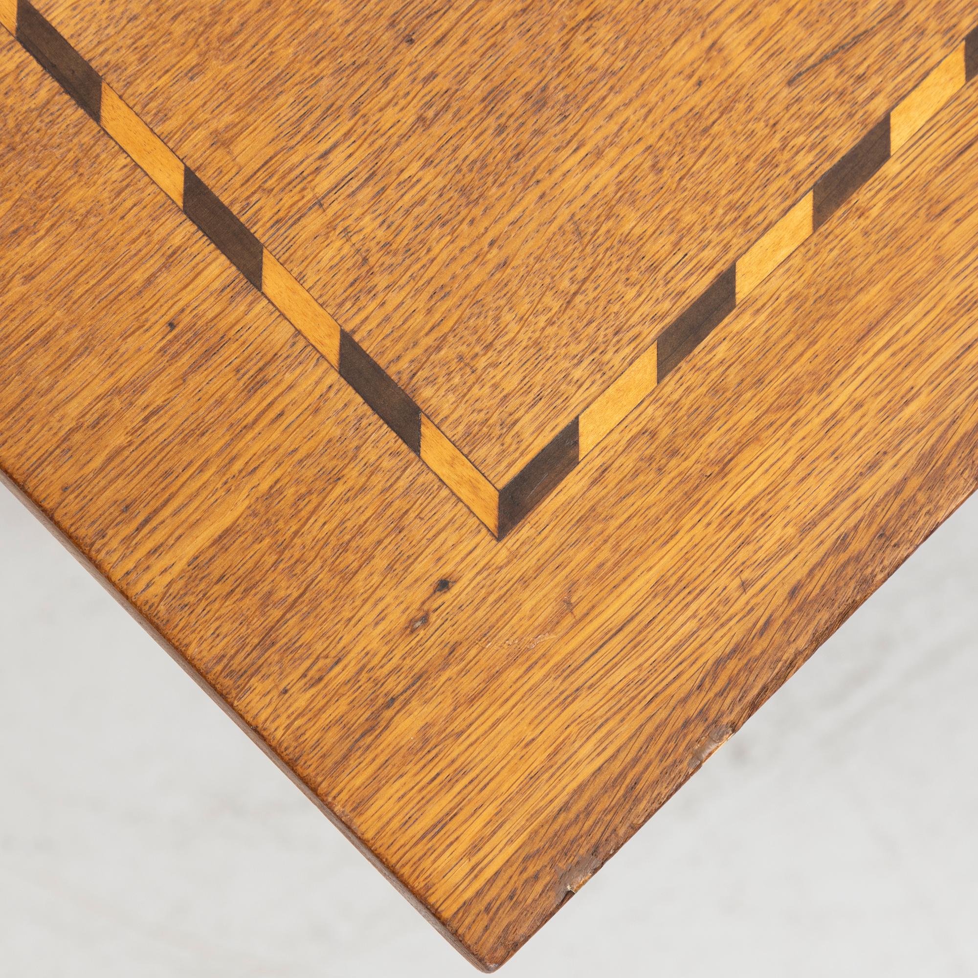 A gate-leg table, first half/mid 20th century.