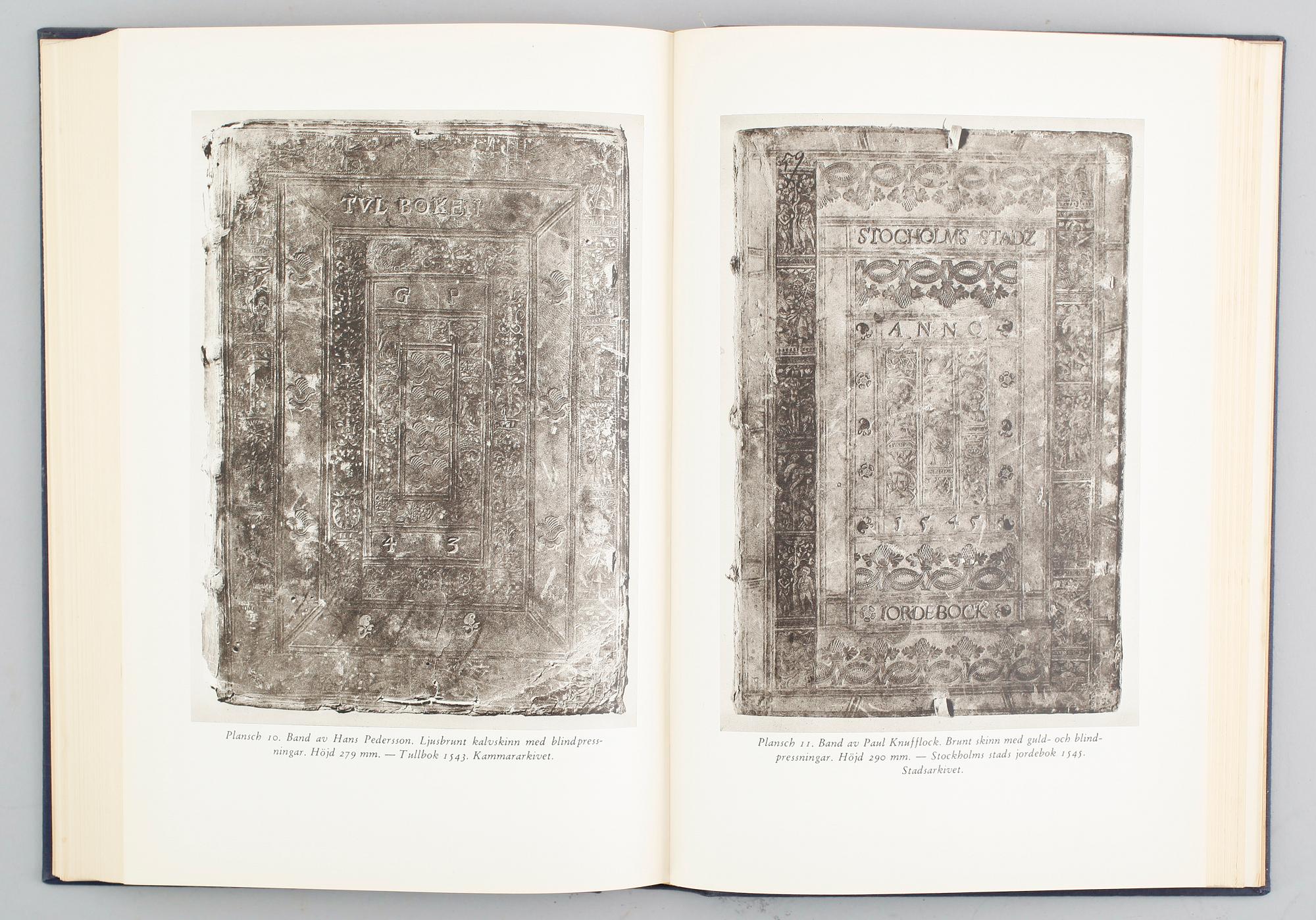 BÖCKER: Stockholms Bokbindare 1460-1880 samt Urmakare i Sverige, 2 volymer.