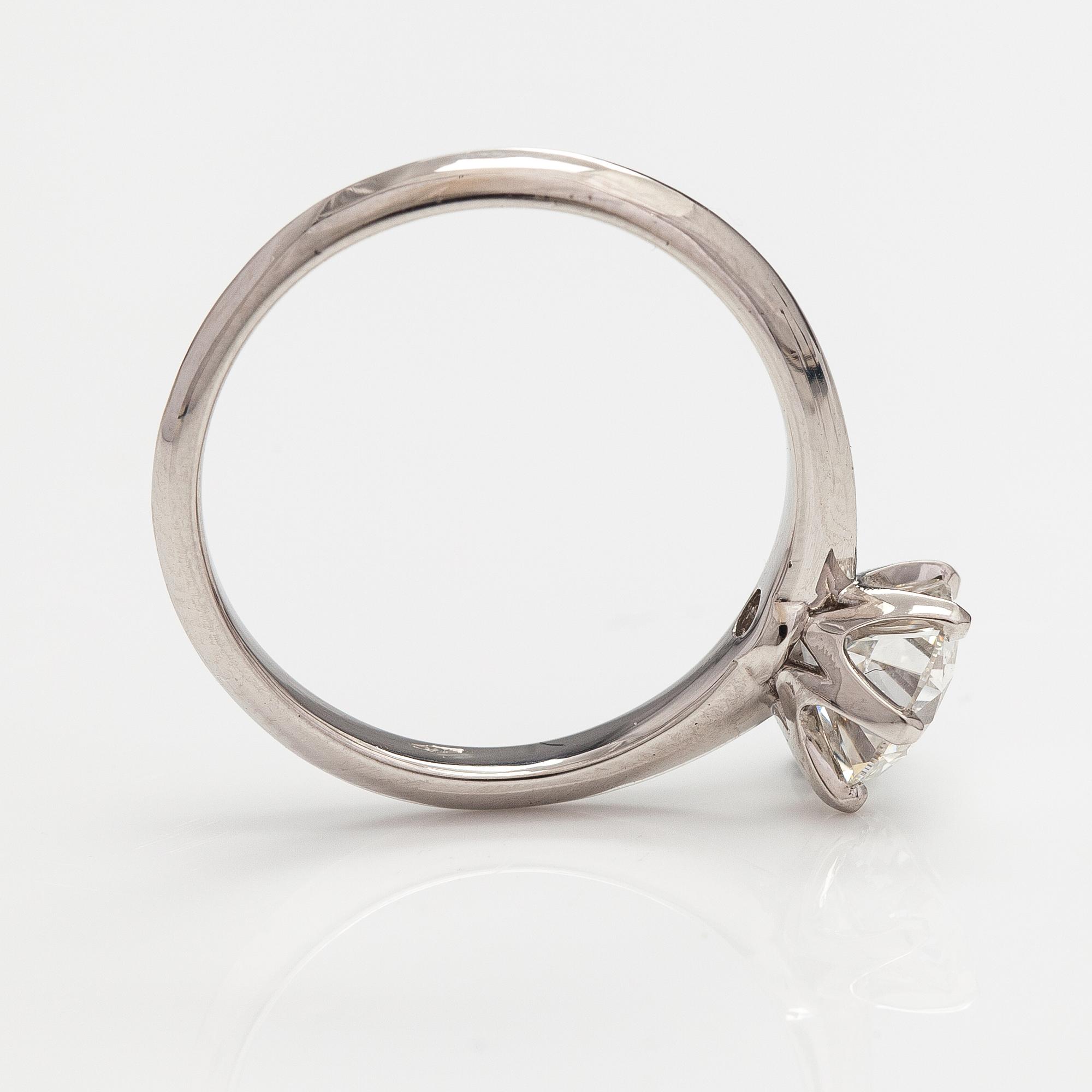An 18K white gold ring with a ca 1.23 ct brilliant-cut diamond. With GIA certificate.