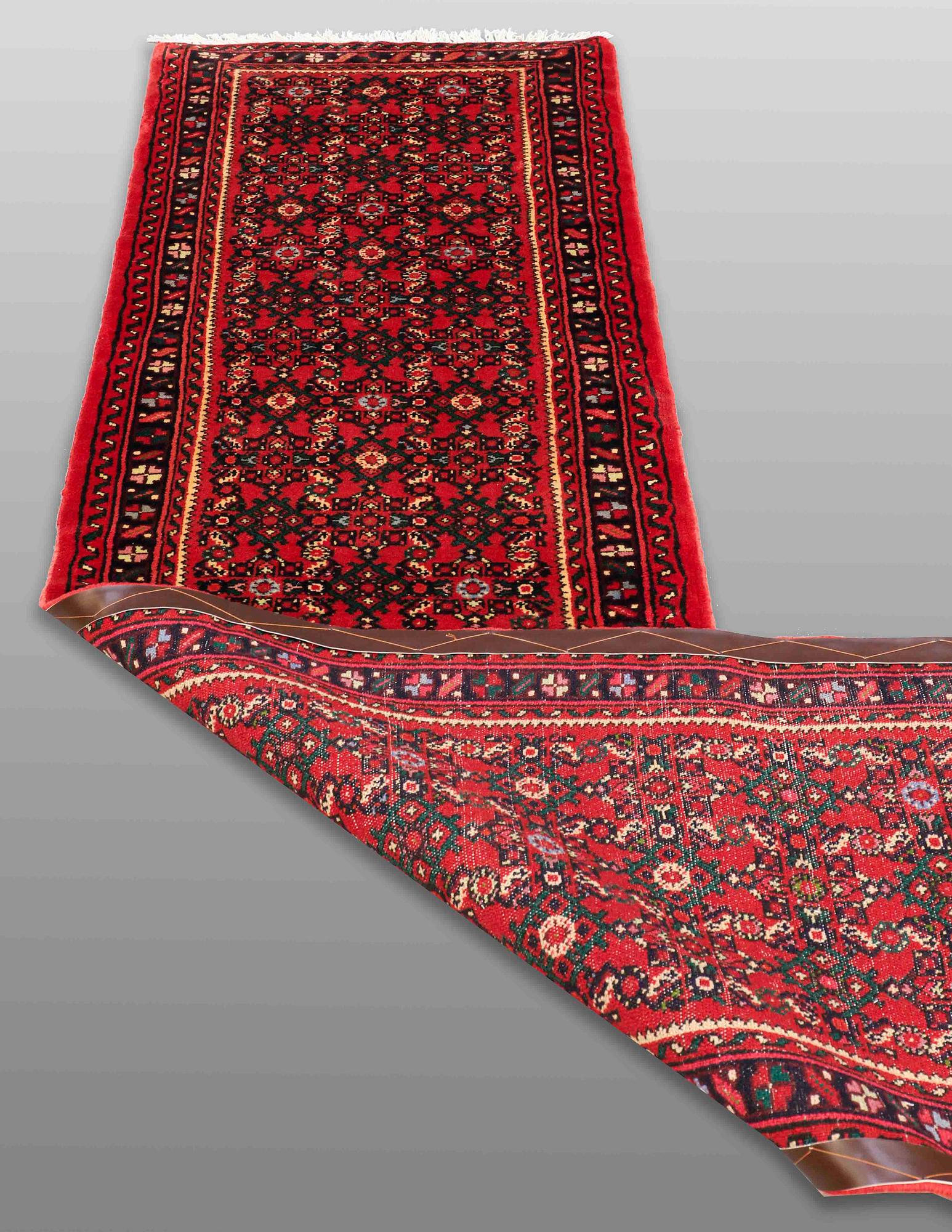 A RUNNER, Hosenabad, ca 272 x 64 cm.