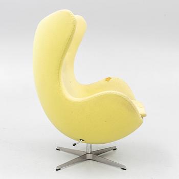Arne Jacobsen, a swivel easy chair, 'The Egg', Fritz Hansen 1992.