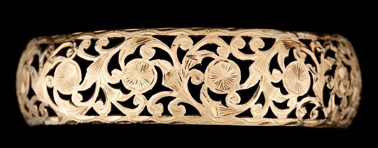 ARMRING, guld 18k, otydlig utländsk stämpel, 1900-tal. Vikt ca 23 gram.