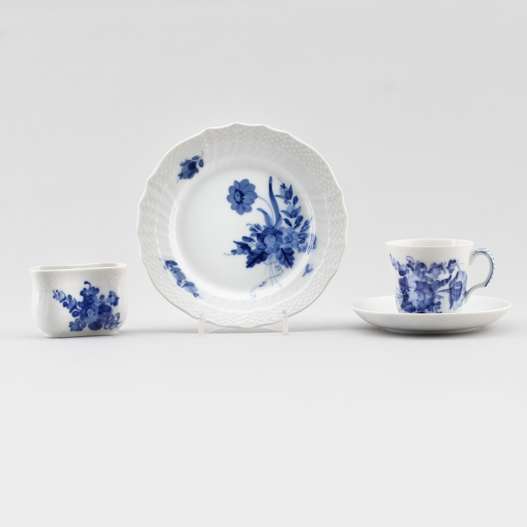 SERVISPORSLIN, 28 delar, porslin, "Blå Blomst", Royal Copenhagen.