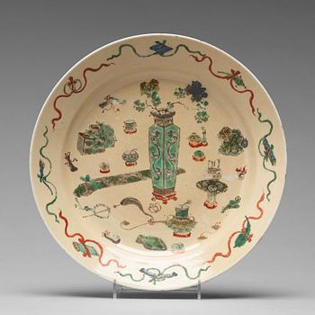 615. A famille verte dish, Qing dynasty, Kangxi (1662-1722).